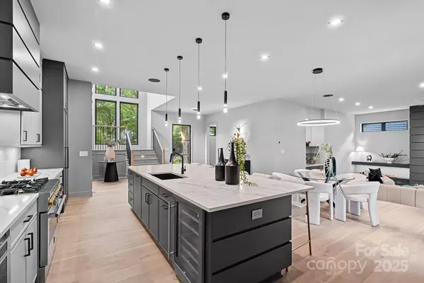 624 Heather LN, Charlotte, NC 28209