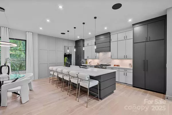 624 Heather LN, Charlotte, NC 28209