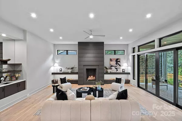 624 Heather LN, Charlotte, NC 28209