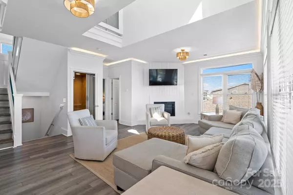 397 E Second ST, Ocean Isle, NC 28469