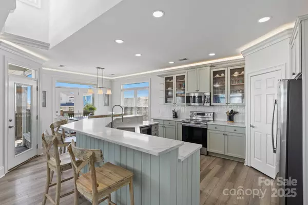 397 E Second ST, Ocean Isle, NC 28469