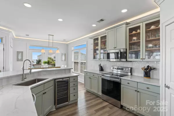 397 E Second ST, Ocean Isle, NC 28469