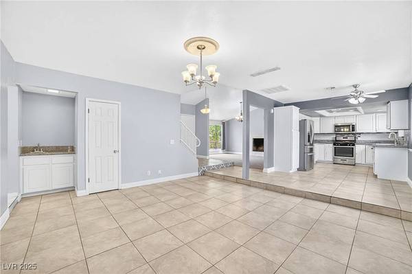 3675 Winner DR, Las Vegas, NV 89120