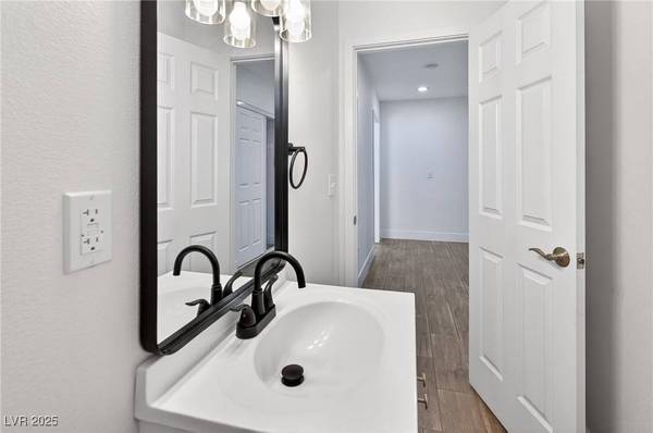 617 N 11th ST, Las Vegas, NV 89101