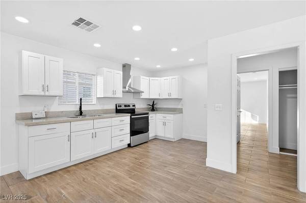 617 N 11th ST, Las Vegas, NV 89101