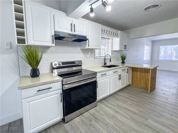 1608 E McDonald AVE, North Las Vegas, NV 89030