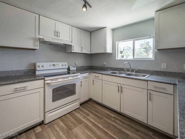 2713 Valley ST, Las Vegas, NV 89101