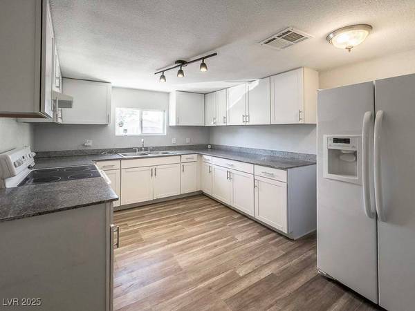 2713 Valley ST, Las Vegas, NV 89101