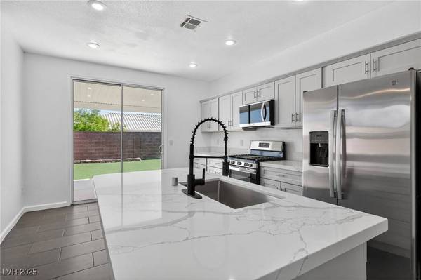 70 Blaven DR, Henderson, NV 89002