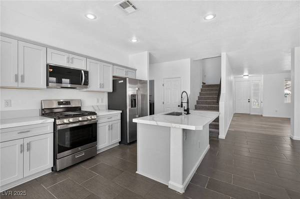 70 Blaven DR, Henderson, NV 89002