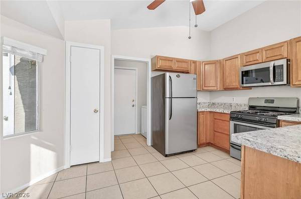 2708 Ironside DR, Las Vegas, NV 89108