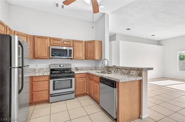 2708 Ironside DR, Las Vegas, NV 89108