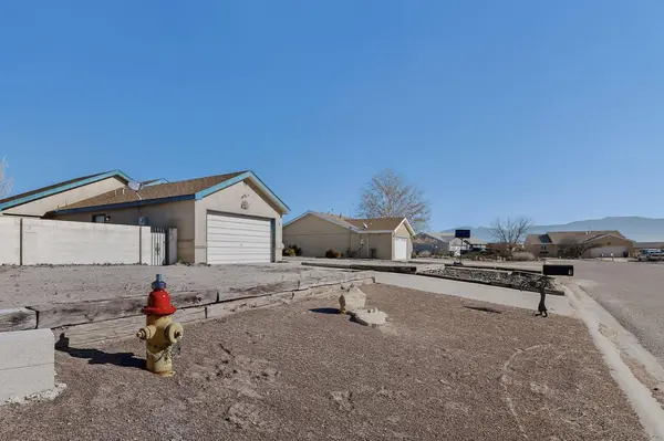 1 El Tigre DR, Los Lunas, NM 87031