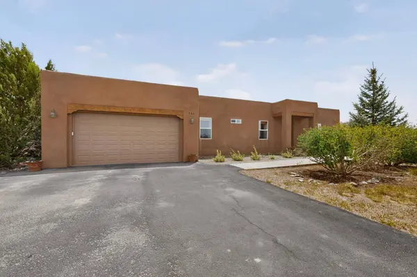 204 Dinkle RD, Edgewood, NM 87015