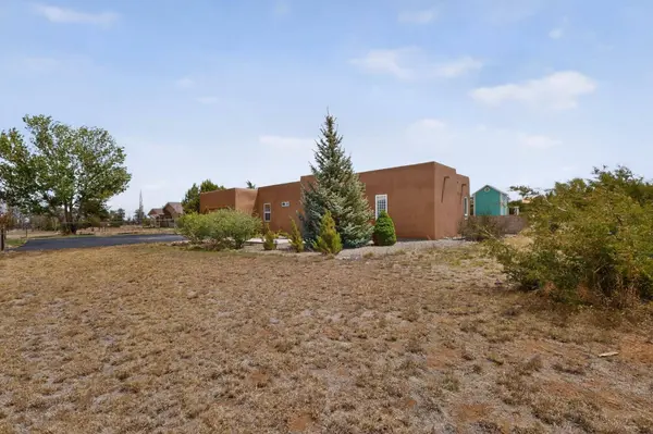 204 Dinkle RD, Edgewood, NM 87015