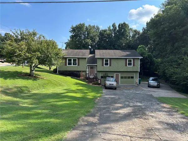 1090 Hickory RD