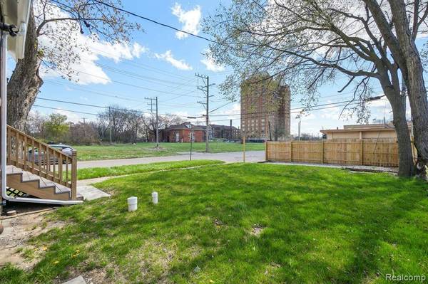 2901 LOTHROP Street, Detroit, MI 48206
