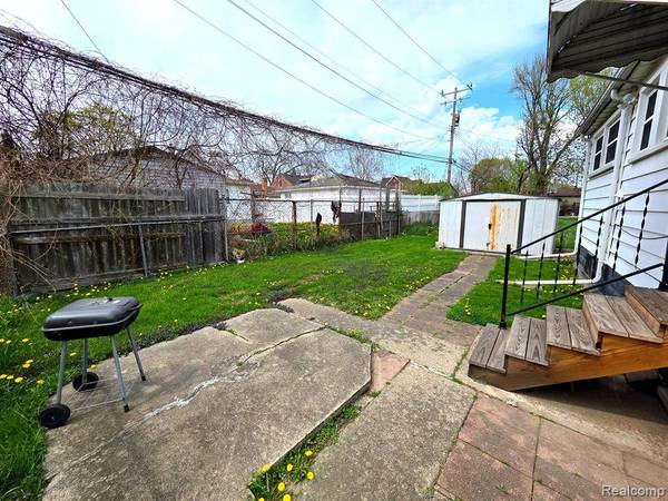 6871 WINTHROP Street, Detroit, MI 48228