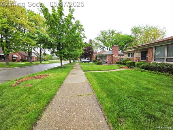 19266 Tyrone Street, Harper Woods, MI 48225