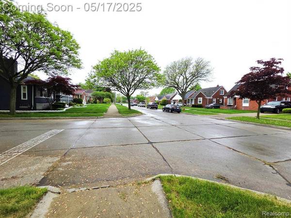 19266 Tyrone Street, Harper Woods, MI 48225