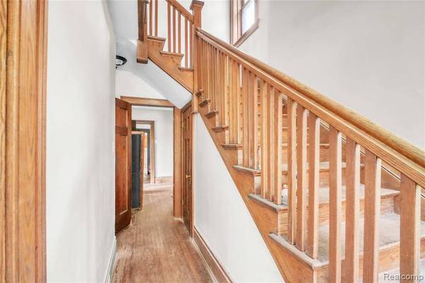 1029 E Holland Avenue, Saginaw, MI 48601