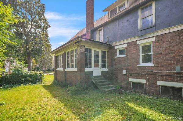 1029 E Holland Avenue, Saginaw, MI 48601