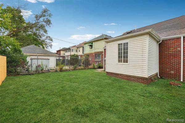 18438 Prairie Street, Detroit, MI 48221