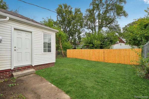 18438 Prairie Street, Detroit, MI 48221