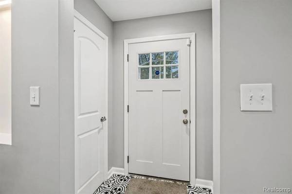 18011 Cherrylawn Street, Detroit, MI 48221