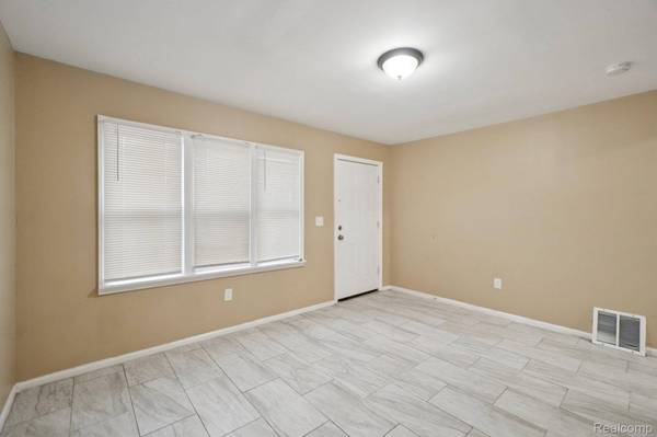 9072 Burt RD, Detroit, MI 48228