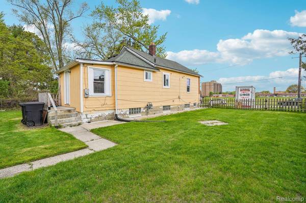 17380 Oakfield ST, Detroit, MI 48235