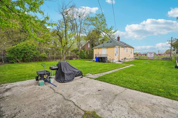 17380 Oakfield ST, Detroit, MI 48235
