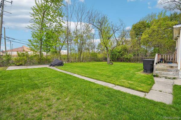 17380 Oakfield ST, Detroit, MI 48235