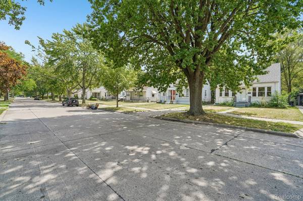19120 Woodside ST, Harper Woods, MI 48225