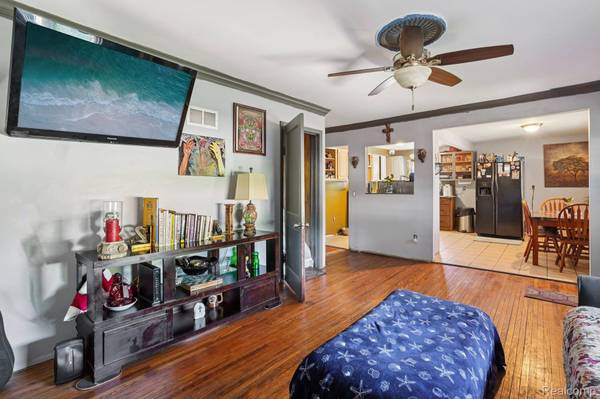 19740 Broadacres ST, Clinton Charter Township, MI 48035