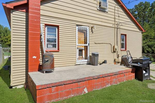 19740 Broadacres ST, Clinton Charter Township, MI 48035