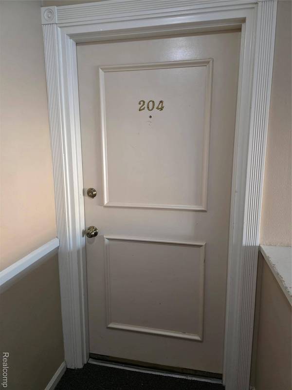 25863 Woodward AVE #204, Royal Oak, MI 48067