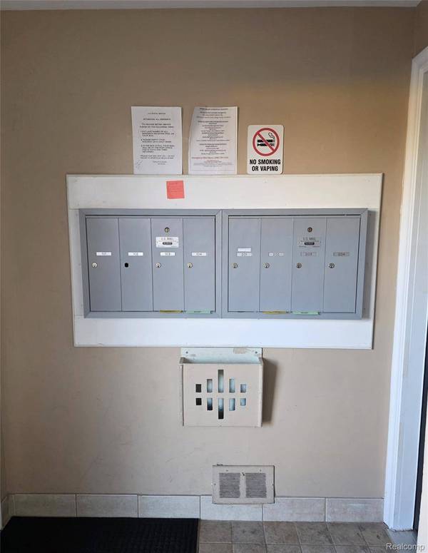 25863 Woodward AVE #204, Royal Oak, MI 48067