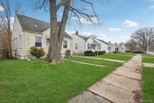 19717 Kenosha ST, Harper Woods, MI 48225