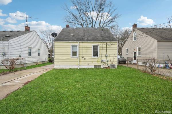 19717 Kenosha ST, Harper Woods, MI 48225