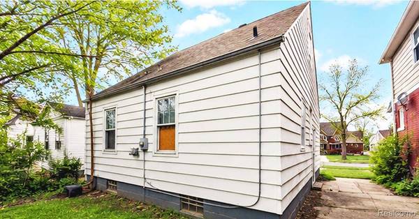 15762 Strathmoor ST, Detroit, MI 48227