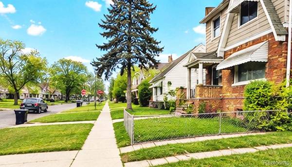 15762 Strathmoor ST, Detroit, MI 48227