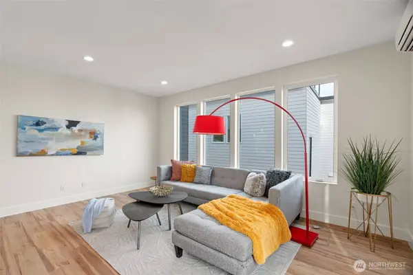 8618 37th AVE S, Seattle, WA 98118