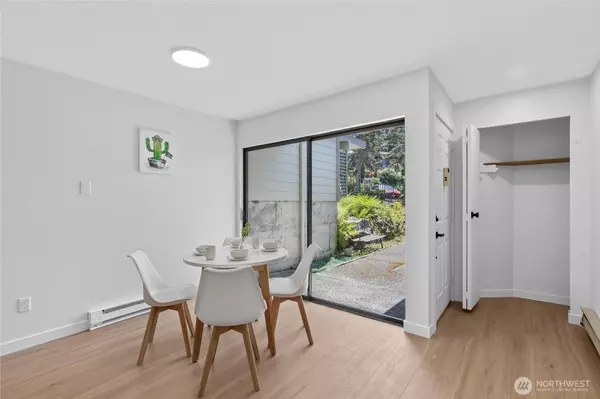 22707 Lakeview DR #G2, Mountlake Terrace, WA 98043