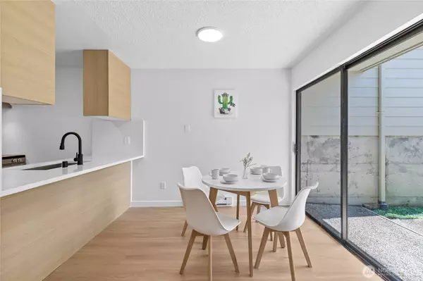 22707 Lakeview DR #G2, Mountlake Terrace, WA 98043