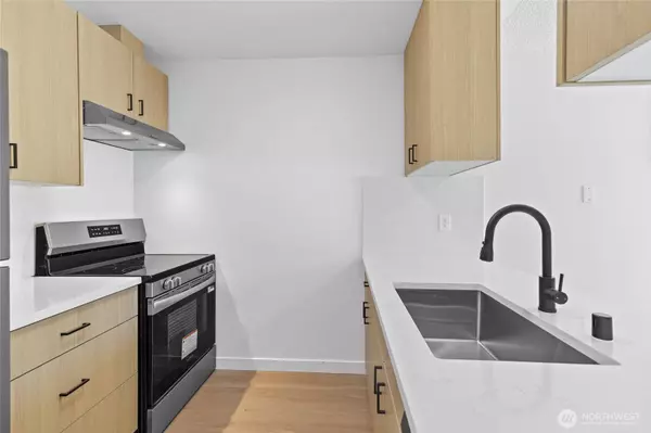 22707 Lakeview DR #G2, Mountlake Terrace, WA 98043