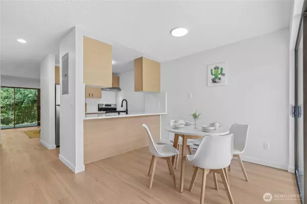 22707 Lakeview DR #G2, Mountlake Terrace, WA 98043