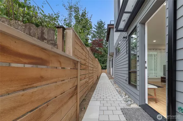 9228 21st AVE SW, Seattle, WA 98106