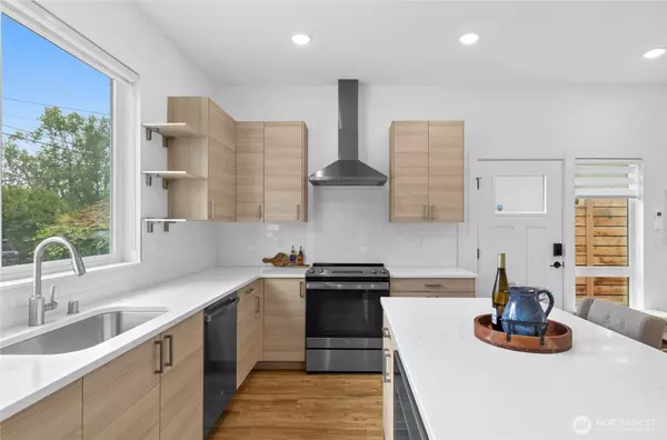 9228 21st AVE SW, Seattle, WA 98106