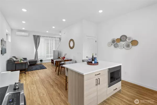 9228 21st AVE SW, Seattle, WA 98106